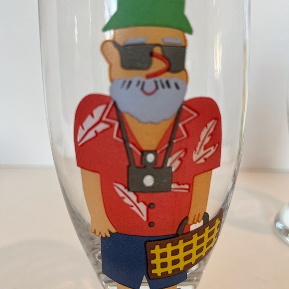 Pair of Glass Tumblers of Man and Woman on Vacation - Picture 5 of 9